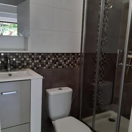 Independent Studio In Private Garden Fréjus