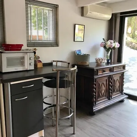 Independent Studio In Private Garden Appartement
