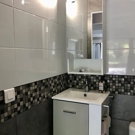 Apartamento Independent Studio In Private Garden Fréjus